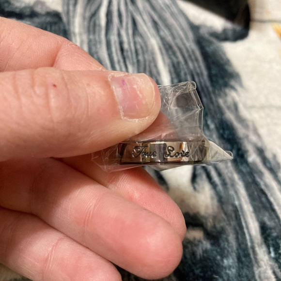 His and Hers ring set - Picture 4 of 5